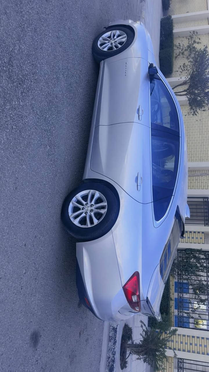 ماليبو ٢٠١٧  LT  رقم اربيل الدولي الجديد باسمي شرط التحويل  سنويه لل ٢٠٣٠ 
سياره جديده وجاهزه من كلشي مكينه كير حداديه تبريد تخم تاير باتري جديد  دينار واحد متصرف عليها بيها قطعتين حادث جانبي خفيف وموجوده صور الحادث بجم كبس  السعر (١٠٠) شده للاتصال *********** بغداد, العراق
