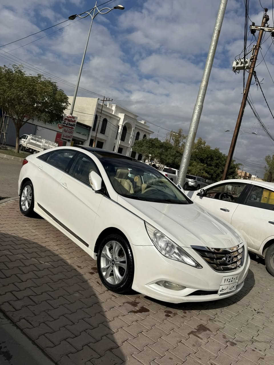 سيارة سوناتا وارد خليجي 2011 
شرط كير محرك صدر امامي خلفي جاهزها اربعه تايرات جددت بيها جاملغ امامي ايمن صبغ بس رش بدون تبدل بدون ضرر وباقي كفاله عامه مكاني صويره سعر 135
***********
