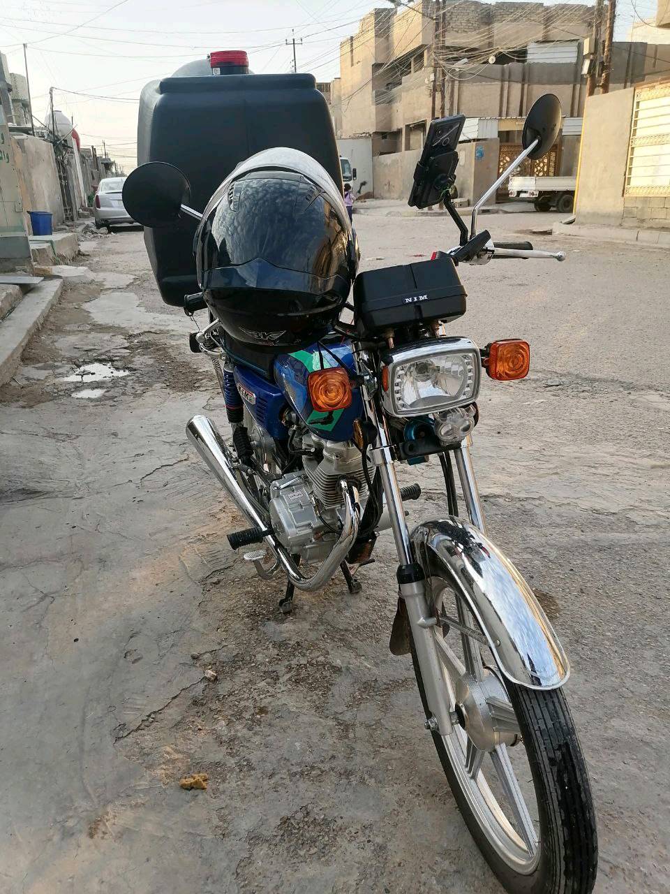 نامة إيراني موديل ٢٥ نزلته بشهر ١١ رمبة دراجة سكنر مكفولة كفالة عامة  من كلشي بس اني اكلك نمرة ٢ مرات تعلك ما ترجع واحد بس مو دائماً تايرات محولهن جوبلس تاير خلفي جديد  مكاني بغداد شهداء العبيدي هذا رقمي *********** الصندوك والخوذة مو ياهة بدون