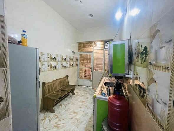 السلام عليكم دار للبيع مساحة ٩٦ واجهة ٦   في ١٦ طابو زراعي سند ٢٥ بناء سنة ٢٠٢٢درجة اولى ٣ غرف نوم مع مطبخ واستقبال بالوجه كراج وحديقة وصحيات عدد٣ نقص فق تطبيك الدرج والكاعية مال القاط الثاني قرب المدراس الصينية والمستوصف والملعب بشارع حسينية أم البنين مجاري مربوطة على الطابو ومحولة وحدنة بس لشارعنه استفسار رقمي واتساب ***********
