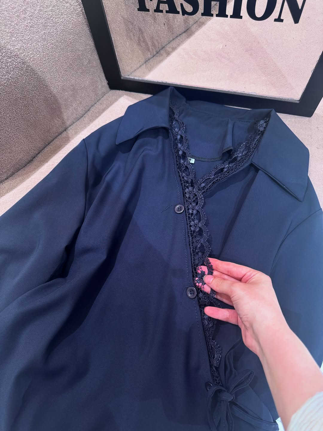 سوت لف بتصميم دانتيل من الاطراف كوالتي عالي ✨
متوفر ب 4 الوان ✨
✨✨✨✨
طول القميص 75cm 
بنطرون كيلوت اطرافه دانتيل  طول 105cm
قياسات 38-46
✨✨✨✨
راهي 
قطع محدوده✨
#اكسبلور_فولو #اكسبلورر #اكسبلور_explore #اكسبلور_العراق_السعوديه_الاردن_ايران_الكويت_طق_لايكات_كومنت_يلاا💙 #اكسبلور_ضيفونا


**إذا كنت صاحب هذا الإعلان وتريد حذفه لأي سبب، رجاءا أرسل رسالة إلى الدعم الفني**