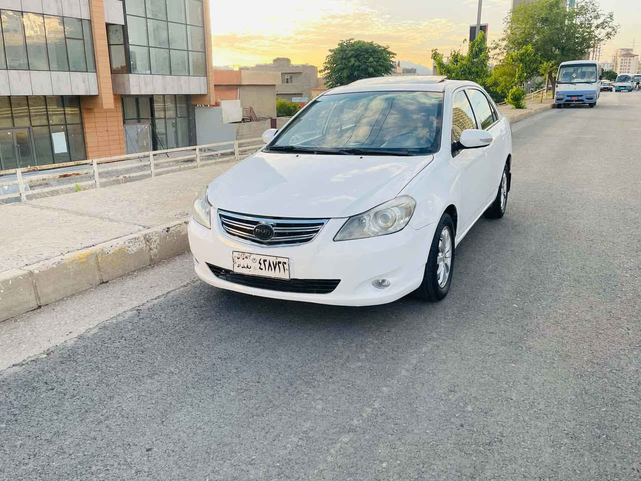 بیوایدی مۆدێل ٢٠١٣  
مواسەفاتی تەبرید - سڵاید - کوشن جڵد-Abs
بەسمە شەغال -سوکان ڤۆلیۆم -ئاوێنە کارەبا-
حاسە-گێڕ عادی و تۆماتیکە - قوفڵ مەرکەزی 
گێڕ و مەکینە مەزبوت بیلاد
سعر ٤٠ گەڵاو کەمێک معامەلە
سەنەوی عەسڵی لەگەڵە بێ موشکیلە
***********
