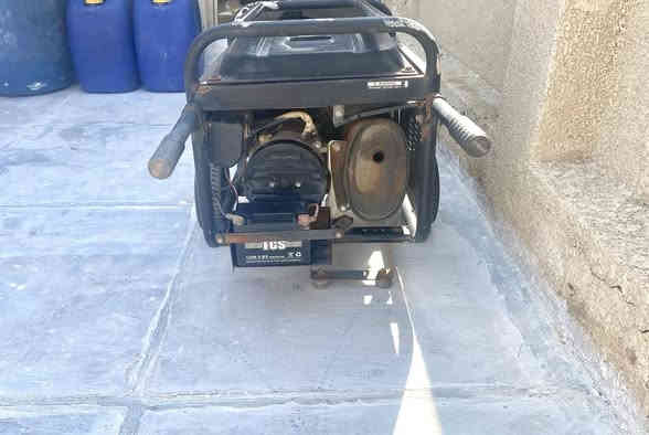 السلام عليكم 
يوجد مولدة للبيع 12 أمبير سلف وهندر. نظيفة جداً يحتاج بطارية فقط السعر 100 الف للاتصال على الرقم ***********
