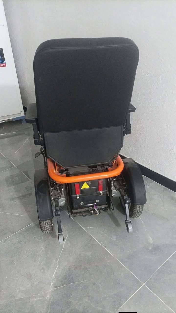 السلام عليكم عربانه للبيع
ب باكيت جديده 
رقم تلفون ***********
عربانه شحن الاصليه
تمشي كم كيلو فوق 18 كيلو 
وزن تشيل فوق 125 
تمشي سريع وبطيئ
سعر400وبيها مجال
