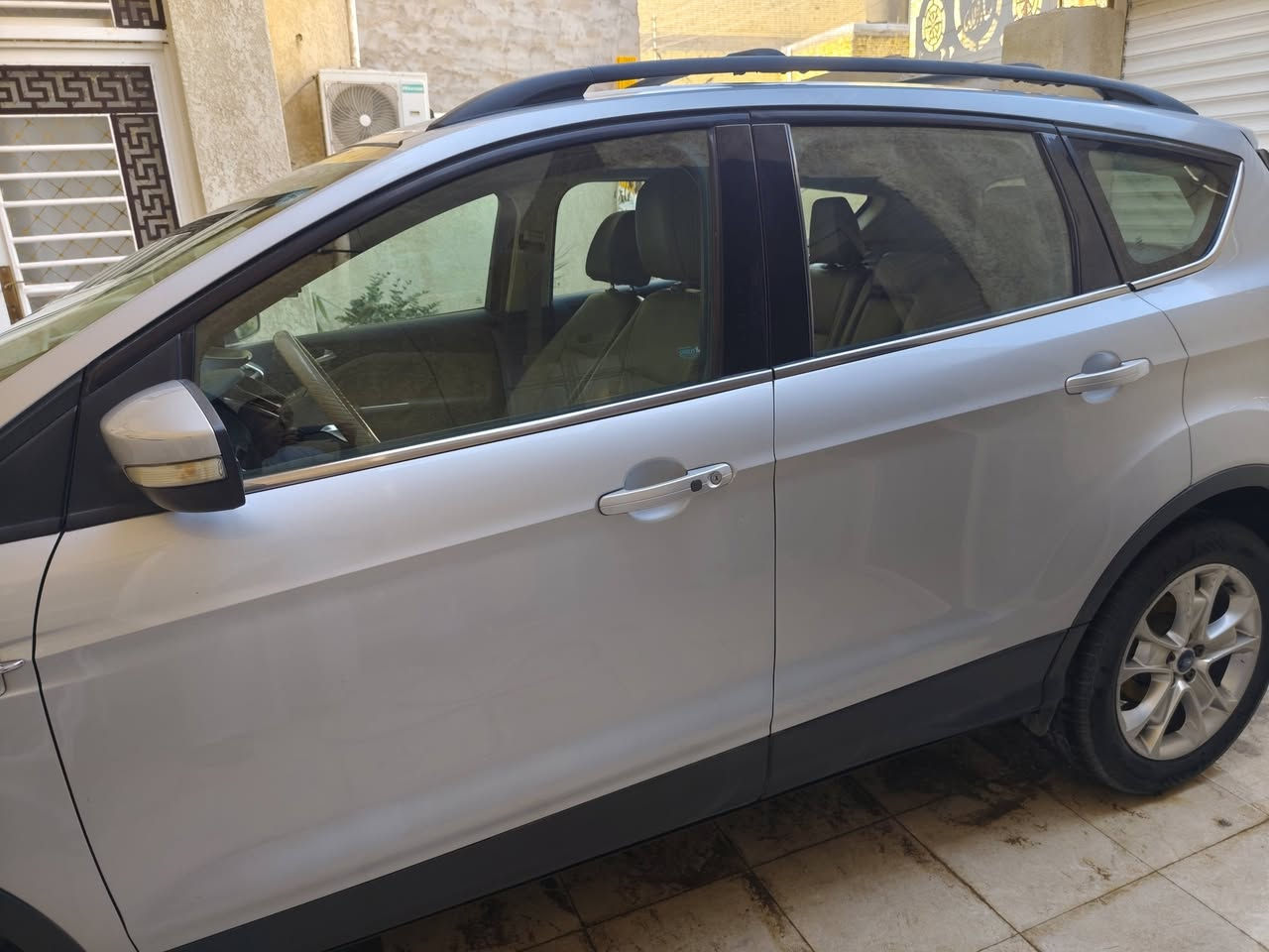 فورد سكيب اربيل موديل 2013 وارد خليجي مكفول من الضربة والتبديل والصبغ فقط بارد قليل في الجاملغ الامامي الايمن
مكينة 1600 تيربو
حساسات خلفية وجانبية 
رادار 
دخول ذكي 
بصمة تشغيل 
تشغيل عن بعد 
تدفئة بالكشنات 
تبريد قطعتين
تحكم ستيرن اربع جهات 
مثبت سرعة 
الصندوق الخلفي كهرباء 
واكو مميزات هوايه بالسيارة 
السعر 125$$
للمعلومات الاتصال
 ***********
