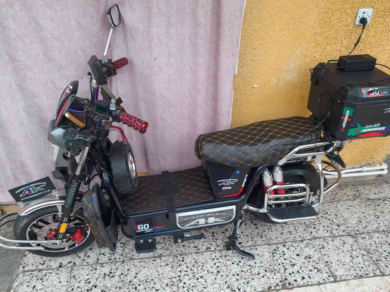 السلام عليكم
المديل 2026 
عندي دراجه جبلي  البيع جديده صارله 25 يوم مستعمله  
عدد البطاريات  6 جديده بطاريات  الكهربائية كله شغاله  
المكان الفلوجه الاستفسار رقم الهاتف  / *********** 
السعر 800 وبي مجال
