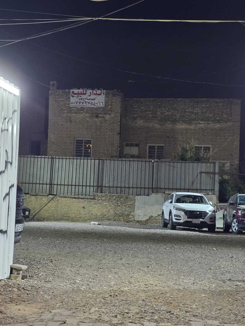 بيت مع مشتمل في الاعظمية شارع سهام خلف مكتبة الصباح شارع الموالدة قديم للبيع كامل او تقطيع حسب الطلب.

مساحة 363م مربع نزال 19 متر، الاتصال على الواتساب *********** 

الصورة من كراج السيارات على شارع عمر بن عبد العزيز مجاور المكتبة.
