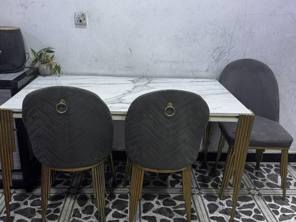 غراض للبيع العنوان العطيفية 
تخم 10 مقاعد خشب زان تركي اصلي واسفنج اصلي مينزل بس يرادله تنظيف اريدة ب٤٠٠ 
ميز طعام ب٦٠ 
كنتور صاج  تكمة مال اول ب١٠٠ 
ميز طعام ثكيل زجاج وكبير جداً ب٧٥ ينرادلة تنظيف 
للتواصل خاص او واتساب ***********
