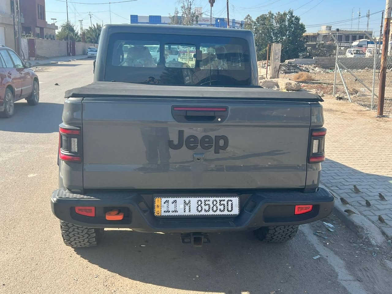 السلام عليكم ورحمة 
جيب بيكم سمنتي كلاديتور
موديل 2020
خليجي ع وضع شركة
ماشيه 90
تشغيل عن بعد 
فول موصفات
مكان سيارة بغداد المحمودية 
تصل واتساب ***********
***********
