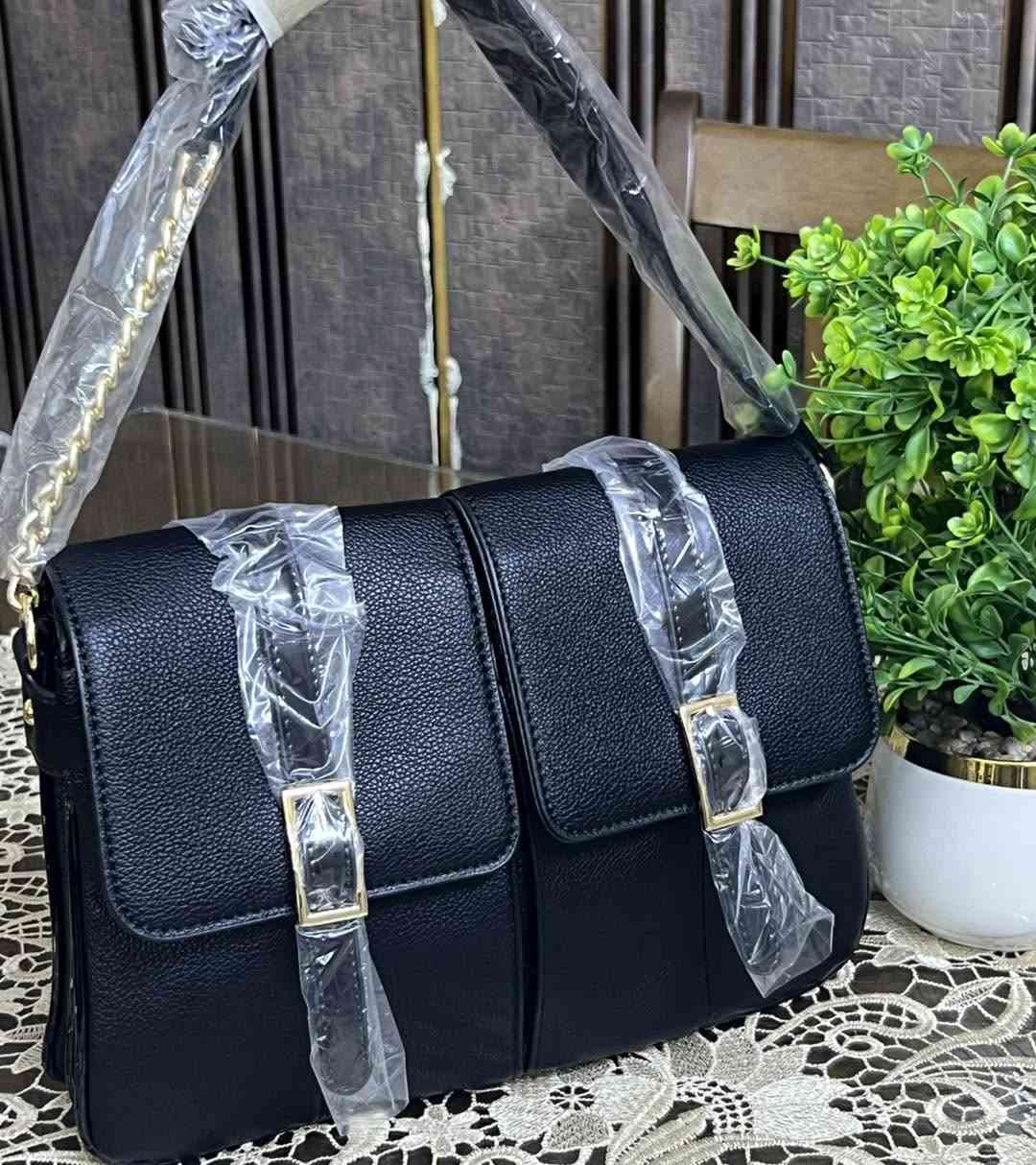 💡💡وصل الموديل الاكثر طلبا 💡💡
شنطة أنيقة بخامة فاخرة وتصميم عملي يناسب كل يوم وكل مناسبة ✨

🤍 أبيض
🤎 أوف وايت
🩶 بيج فاتح
🖤 أسود
🍫 بني شوكولاتة
 وردي فاتح 🩷

✔️ كوالتي ممتازة
✔️ جلد محبب فاخر
✔️ مساحة داخلية واسعة
✔️ تشطيب أنيق ومتين

📩 احجزي لونج المفضل الآن
🚚 توصيل لجميع المحافظات 
السعر 25 الف
#fashions #styleicon


**إذا كنت صاحب هذا الإعلان وتريد حذفه لأي سبب، رجاءا أرسل رسالة إلى الدعم الفني**