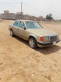 مرسيدس ٣٠٠ • موديل ٩٢ • رقم انبار