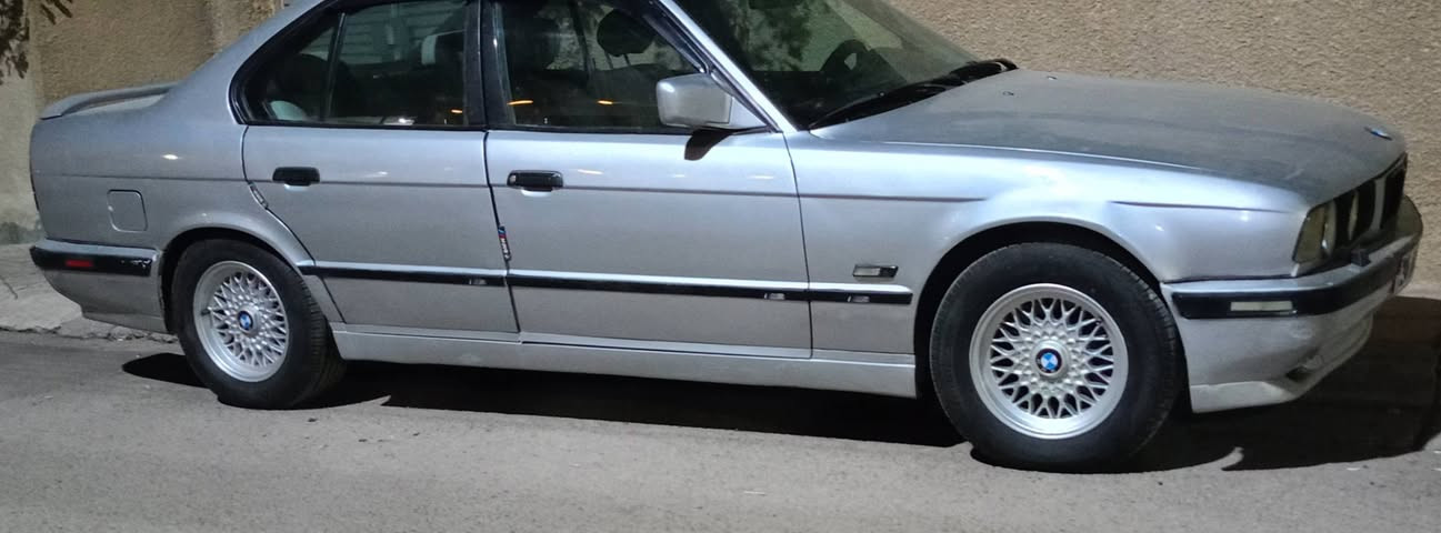 252i محرك 6 سلندر مسكر تك فانوس 
مصبوغة عام بدون حادث عالاغلب
سنوية منتهية وعليها غرامات تنزل من السعر
صاحب الوكالة موجود منك الراعيها
مكينة كير نظيفات وتبريد شغال
خلي السعر اليناسبك وبالعافية عليك 
***********
