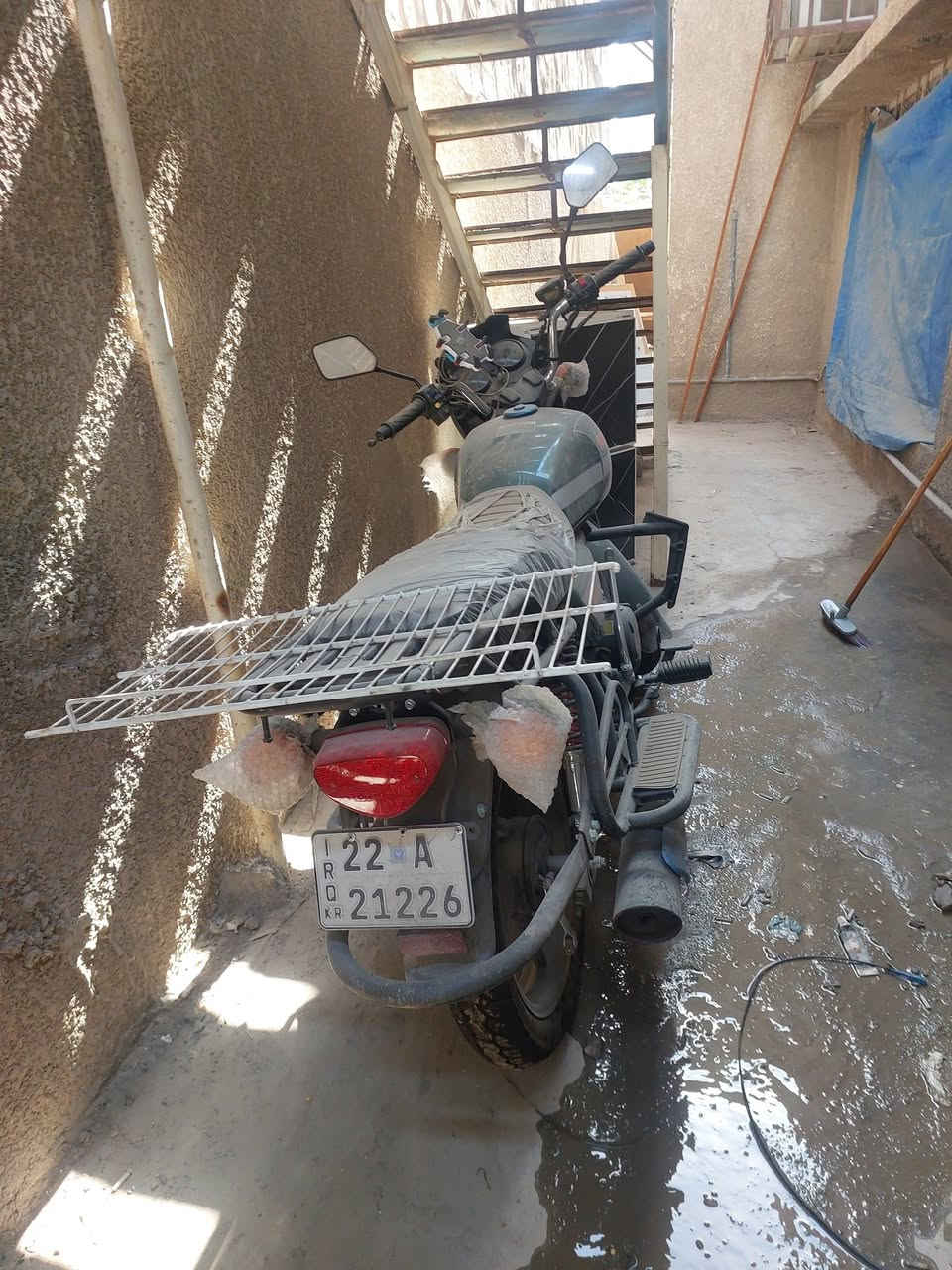 دراجه دايوان كلاسك للبيع رقم سليمانيه بعدها زيرو ماشيه فقط350كيلو شتغلت بيها يومين وبطلت بعدهي بدهن الشركه مفاتح اي برغي بيها سعرمليونين و500وبيها مجال كلش قليل
عنوان بغداد الدوره 
رقمي:***********

