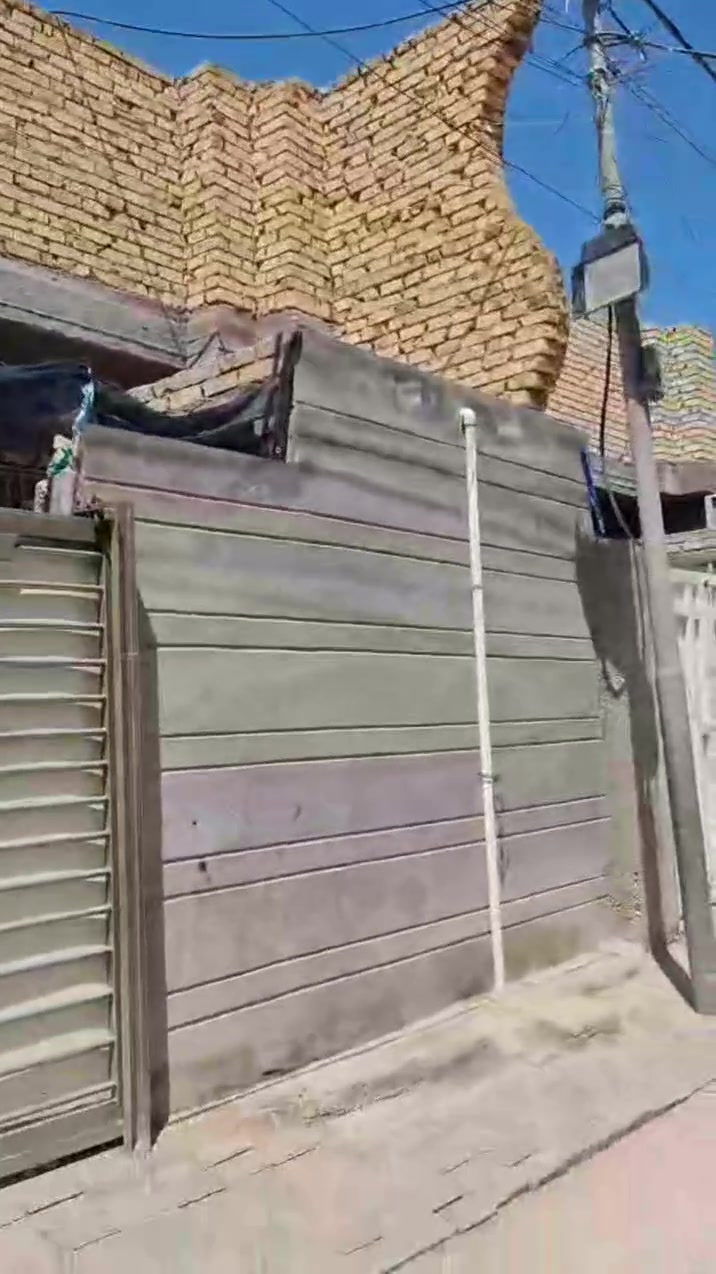يالله مشتمل للبيع طابو زراعي سند25المساحه 130م يتكون  غرفه صاله مطبخ ستقبال صحيات داخليه خارجية مناور بناء طابوق سقف مسلح بناء درجه اولى حديث جاهز للسكن خدمات كامله الموقع طويريج حي الجمعيه  استفسار اكثر مراجعة مكتب الجمعيه للعقار مراسله او اتصل 
*********** 
***********. واتساب
