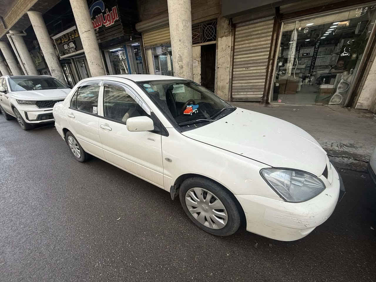 سلام عليكم لانسر الشركة العامة ٢٠١١ باسمي مشروع وطني رقم بغداد سيارة بلادية تخم تاير تبريد كير ومكينه خير من اللّه بيها الهلالات الخلفيه
مكنها دوره ***********
وسعر 85 وبيها مجال بسيط 
جماعة ال70 وال75 ابتعدو عن المنشور مديلات اقل وتعبانات ومصبوغات عام تنباع سبعينات
