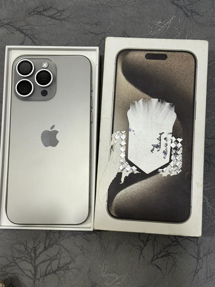 15برو ماكس 
بطارية 85
ذاكرتة 256
دبل شريحة Za
مكفول وتر وكارتون مطابق 
السعر 1025
***********
