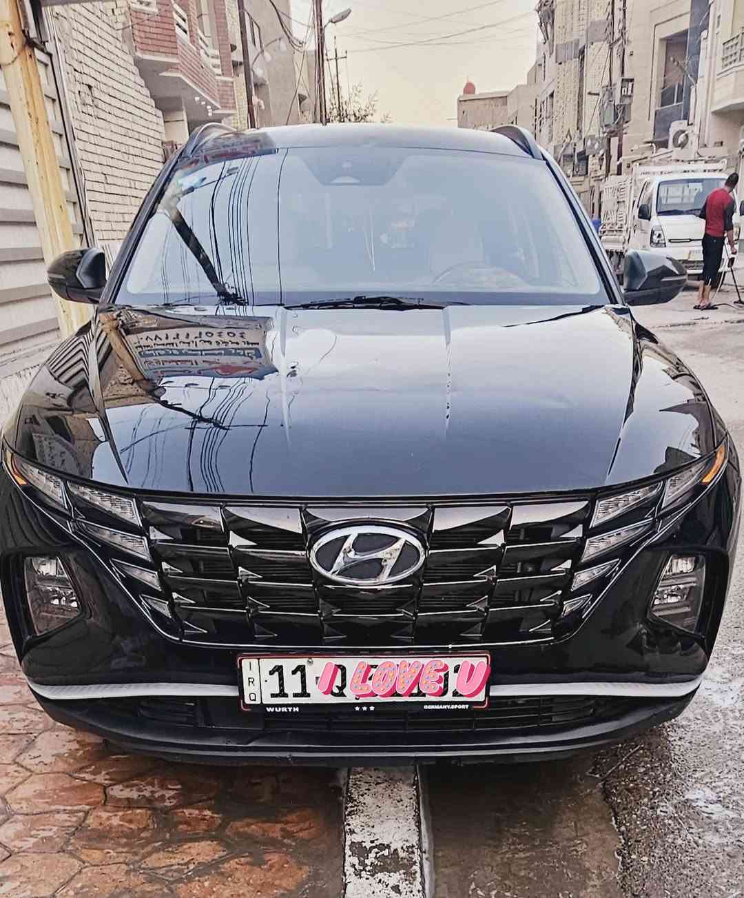 السلام عليكم 
 بيع او مراوس بتوسان موديل ٢٤ او ٢٥ لون أبيض تحديدا 

توسان وارد أمريكي حادث بسيط موديل  2023   
ماشية  34 الف مايل 
محرك 2500 GDi  
الحادث مرفوق بالصور 
السيارة فول ماعدا البنوراما والكشنات مخمل ومفصللها كشنات وارضية جلد 
بصمة عدد 2
شاشة كبيرة تدعم كار بلي 
سايد بريك بصمة
تدفئة تبريد قطعتين
تدفئة كشنات 
كشن السائق كهربائي 
تشغيل عن بعد 
صندوق كهرباء 
رادار خلفي وامامي 
كامرة خلفية دوارة 
انضمة قيادة 
 لايت زنون 
شاحن وايرلس 
ايرباك استيرن فقط
تحديد مسار 
اشاير بالمري 
اشارة ترحيب عند الاقتراب 
تو ويل المرغوب 
السيارة بأسمي تحويل ثاني يوم للمشتري
 السعر  198 ورقة وبيها مجال 
المكان بغداد 
الإتصال على هذا الرقم ***********
