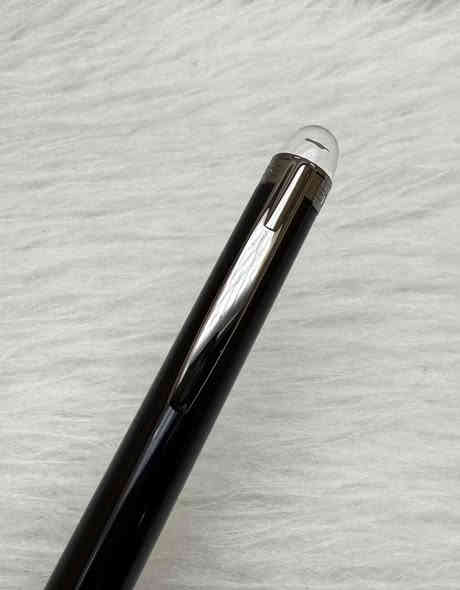 MONTBLANC
STARWALKER PLATINUM (Midnight) 
 مونت بلانك (طريق النجوم) ⭐️
جاف 
الماني المنشأ اصلي 
تصميم مميز من الرايتنج الاسود
المشبك + الحلقات بلاتينيوم اسود
حجم الخط M
جديد غير مستخدم 
مع العلبة الاصلية و الكرنتي 
للاستفسار المراسله على الواتساب او الاتصال بالرقم  *********** 
يوجد خدمة توصيل داخل بغداد و محافظات
