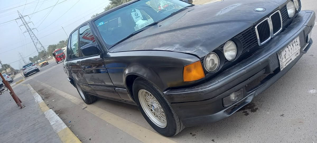 سلام عليكم عندي هاي بي ام بلاديه حجم ٧٣٥ اصل موديل ٩٢ مكينه جديد وكير جديد داخله جلد كهرباء كله شغاله لكشنات غرفه جديد  فول فتحه جام كهرباء  ويل خليه بجم جديد حاويه لخلف جديد  كهربائية كله شغاله رقم بغداد كبل تحويل سنويه بعده مسقطه سعر ٣٣ مكانه بغداد لشعب ***********
