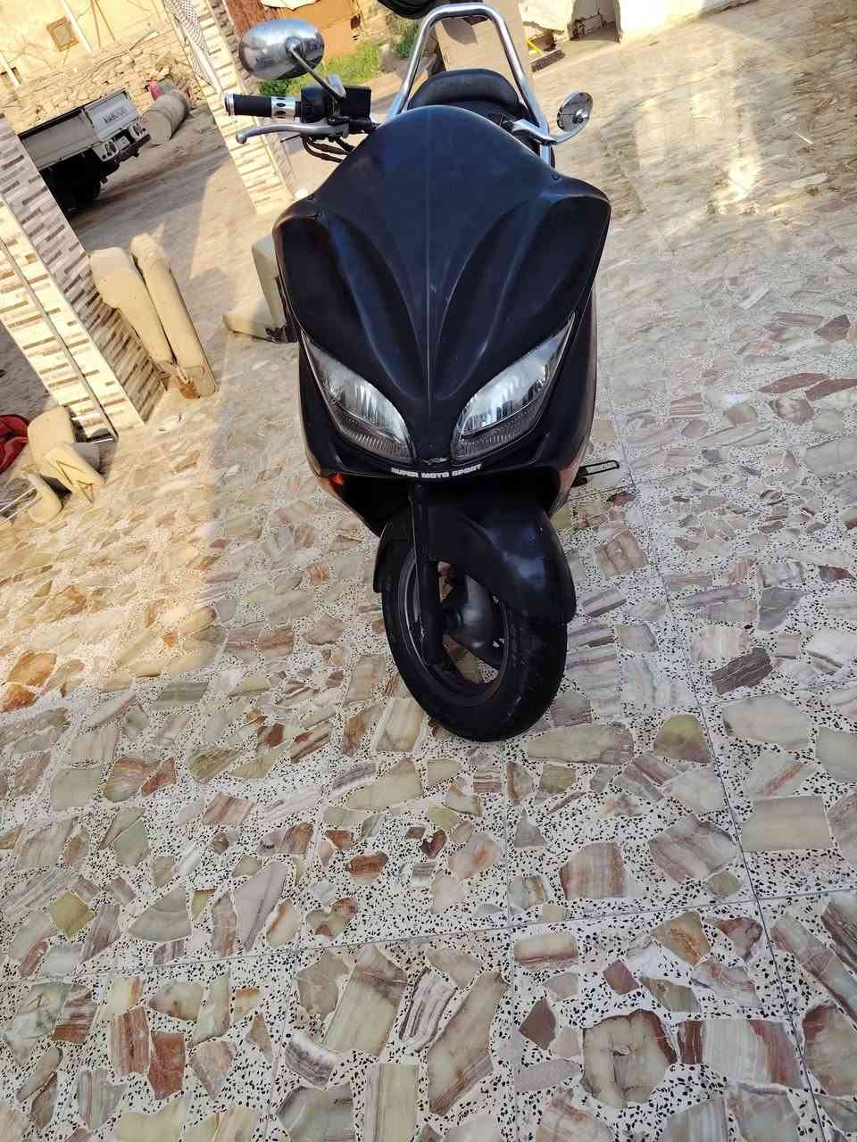 السلام عليكم عندي فورزه البيع عوزه تاير خلفي فقط  مكاني بابل القاسم *********** السعر 450
