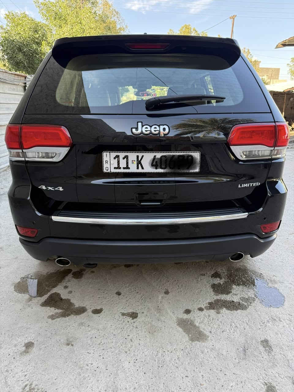 السلام عليكم جيب موديل 2017 خليجي وكالة مكفولة من الصبغ والتبديل باسمي لمتد فول مواصفات عدى الجكات والرادار ومعروفه مواصفات اللمتد من فور ويل وجنطة كهرباء وكراسي خزن وكهرباء ودمام وحساس امامي وخلفي وزراك لايت وبنوراما وشاشة كبيرة وماوس وضعيات قيادة واستيرن كهرباء وشفتات واوتو ستوب وتشغيل عن بعد وكشنات تدفئة وتبريد الى اخره من المواصفات ماشية حقيقي 66 الف كيلو وليس ميل بيهة فقط بارد اربع اصابع بذيل الباب الايمن الخلفي وممبين نهائيا المكان السيديه حي الاعلام السعر 26 الف دولار وبيهة مجال ***********  ابو يوسف
