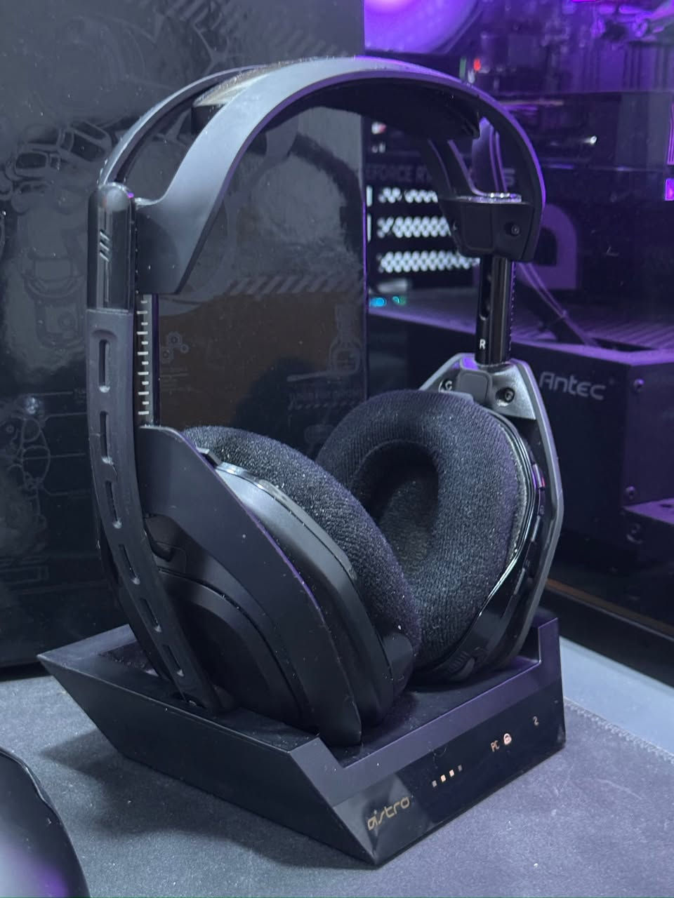 سماعة Astro A50 Gen4 🔥
السماعة الي تعتبر واحده من اقوى سماعات الgaming بل سوق حاليا🎧
وايرليس + قاعده شحن🔋
تصميم مريح يناسب جميع المقاسات ✅
شحن يدوم اكثر من 12+ساعه 
بيها كارت اشتراك DOLBY لمده سنتين غير مستخدم كما موضع بلصوره
كاملة الملحقات 🔥
لاتحتوي على خدش محافض عليها امانه الله
سبب البيع : بحاجه الى المال ولو عليه مابيعها
تربط pc+Xbox
متوفر الها تطبيق بل Pc بأسم Astro Command Center 
مكاني : بغداد الاعظمية
رقم الهاتف للتواصل او الدخول خاص ***********
السعر وقابل للتفاوض 125الف دينار فقط
