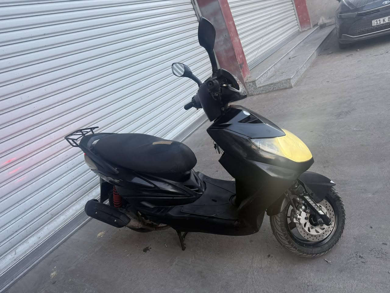 للهم صل وسلم وبارك علي نبينا وال بيته 
سكنس فحل ياباني 🇯🇵🇯🇵🇯🇵🇯🇵
قبق.  نفخ 💨 
ستان كهربائي 
لايت زنون ابيضّ اصفر عالي ناصي 
أشاير دراجه جديده مال جناي والي يدور ياباني اصلي كفرات اصليه.  محرك نقطه صوت مابي اداه بي ترجع لا تبخير ولا تنقيص مكفوله 850 وبيها مجال مكاني الكرخ الصالحيه 
***********
