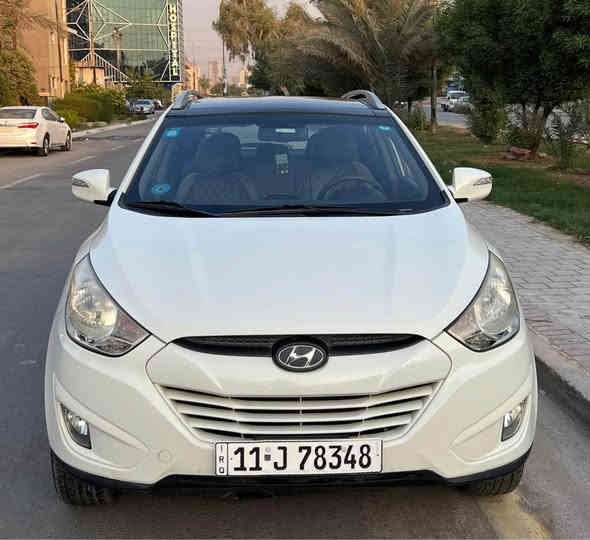 السلام عليكم عندي توسان مديل 2010 شكل 2011 خليجي فول 1.1 فور ويل محرك 2400  السياره رقم وهزه جديده بغداد بسمي مبدل بيها باب نفس الوان اصلي وكاله السياره بدون صبغ  بيها بارد خفيف بكم مكان والباقي مكفول من كلشي السياره كلش جديده ماشيه 87..//السعر 145 مكاني بغداد زيونه للاستفسار الاتصال ع *********** بغداد
