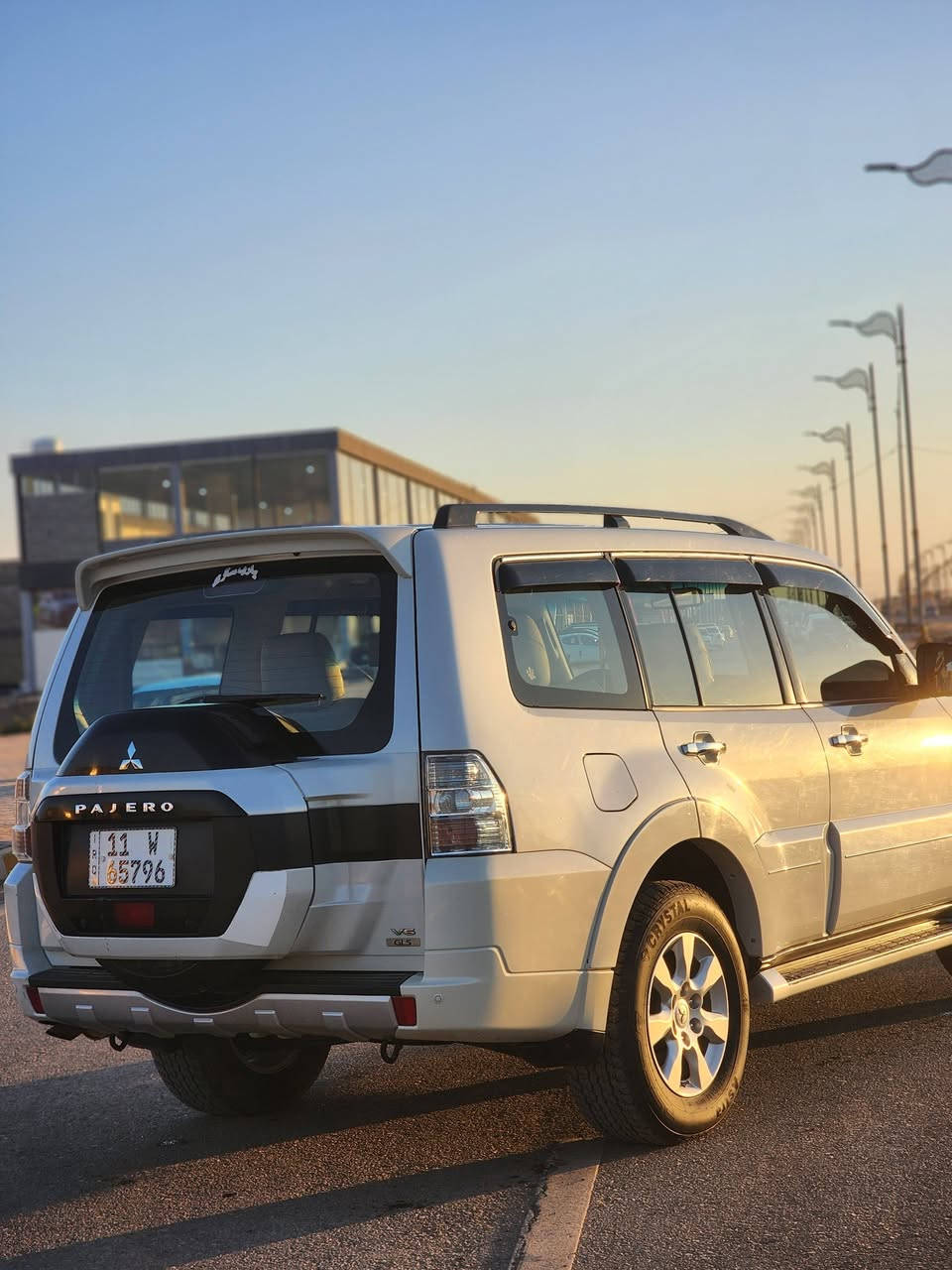 السلام عليكم 
للبيع باجيرو 2015 🧿🧿
السيارة استخدام شخصي على ايدي اخذتها زيرو من الشركه 
((فابولن الشركة بعدة على القمارة))
مكفولة كفاله عامه من كلشي 
كل 6 اشهر اسويلها ادامه كامله 
السيارة حبتور فول مواصفات 
مكينه 3.5
فتحة سقف
12سماعه +دمام
زراكات لايت
7راكب
كشن كهرباء 
وباقي موصفات الحبتور المعروفه
السيارة جاهزة من كلشي ربع مذب عليها
مكينه كير جدد مكفولات من كلشي  
ممشة السيارة 118
السعر (195) وبيها مجال 
📞 للتواصل: ___***********
📍 الموقع: ___واسط قظاء الصويرة
