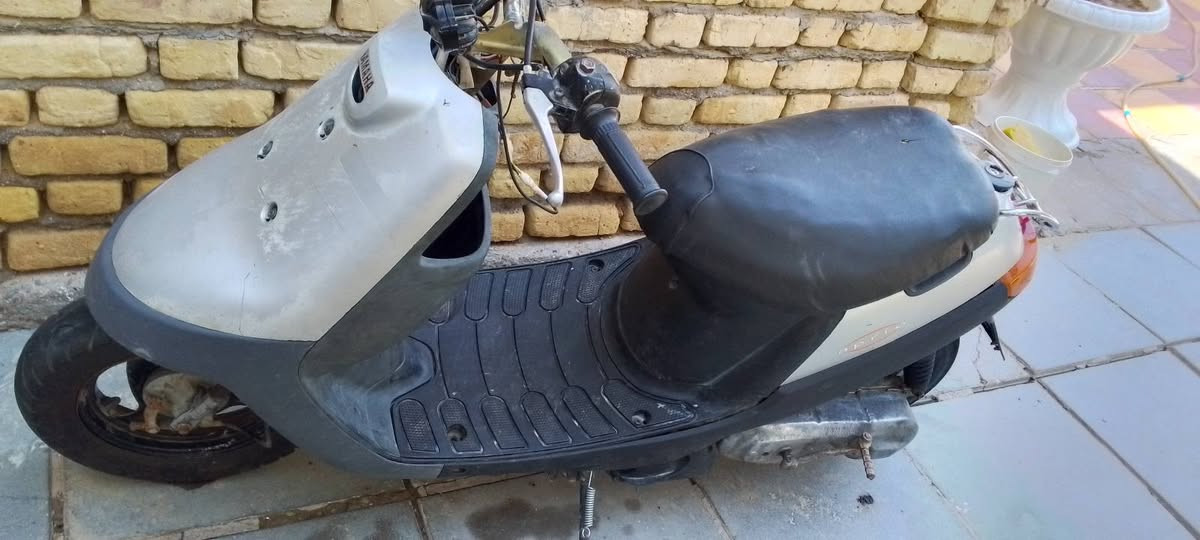سلام عليكم 
دراجه بتره للبيع 
دراجه خير من الله نهضه ومعدل ونعومه 
توها مجفته 
بيها لايت بومه شغال 
توني شاد ترايش جدد وبك لايت جديد وقايش وكلج امامي جديد وجوزه 
دراجه ما نقصها شي 
سعرها 200 وبيها مجال 
***********

