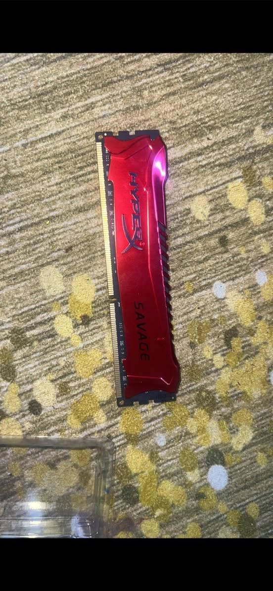 HyperX Savage - الجمع بين السرعة والأناقة
​متوفر الآن قطعة الرام الشهيرة من عائلة Kingston HyperX فئة Savage، المصممة خصيصاً للمحترفين والمهتمين بكسر السرعة (Overclocking).
​المميزات التقنية:
​الماركة: HyperX (Kingston).
​الفئة: Savage (تتميز بتوقيتات منخفضة لسرعة نقل البيانات).
​التبريد: مشتت حراري غير متماثل لتبديد الحرارة بفعالية.
​التوافق: تدعم ملفات XMP لسهولة ضبط السرعة.
8كيكا

التواصل ***********

السعر 40
