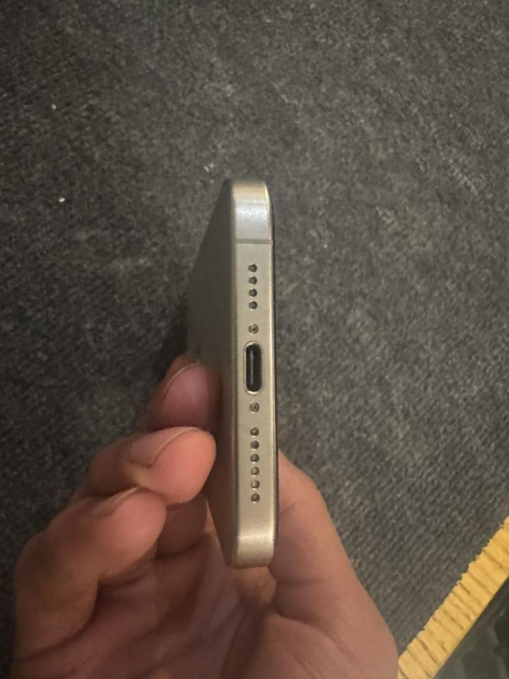 ايفون 15 برو ماكس ذاكره 256 دبل سيم كارت  بطارية 90 جهاز كلش نضيف سعر 900 قفل ***********
