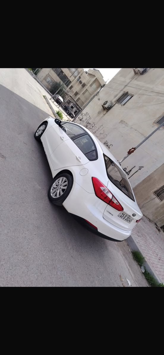 سلام عليكم للبيع كيا سيراتو ( شركة الدولية ) موديل 2016 السياره جديده مكفولة من كلشي ماشيه 130 الف برغي ممفتوح بيها تحويل ثاني يوم بغداد  مكاني زيونة *********** السعر 140 وبيها مجال لشراي
