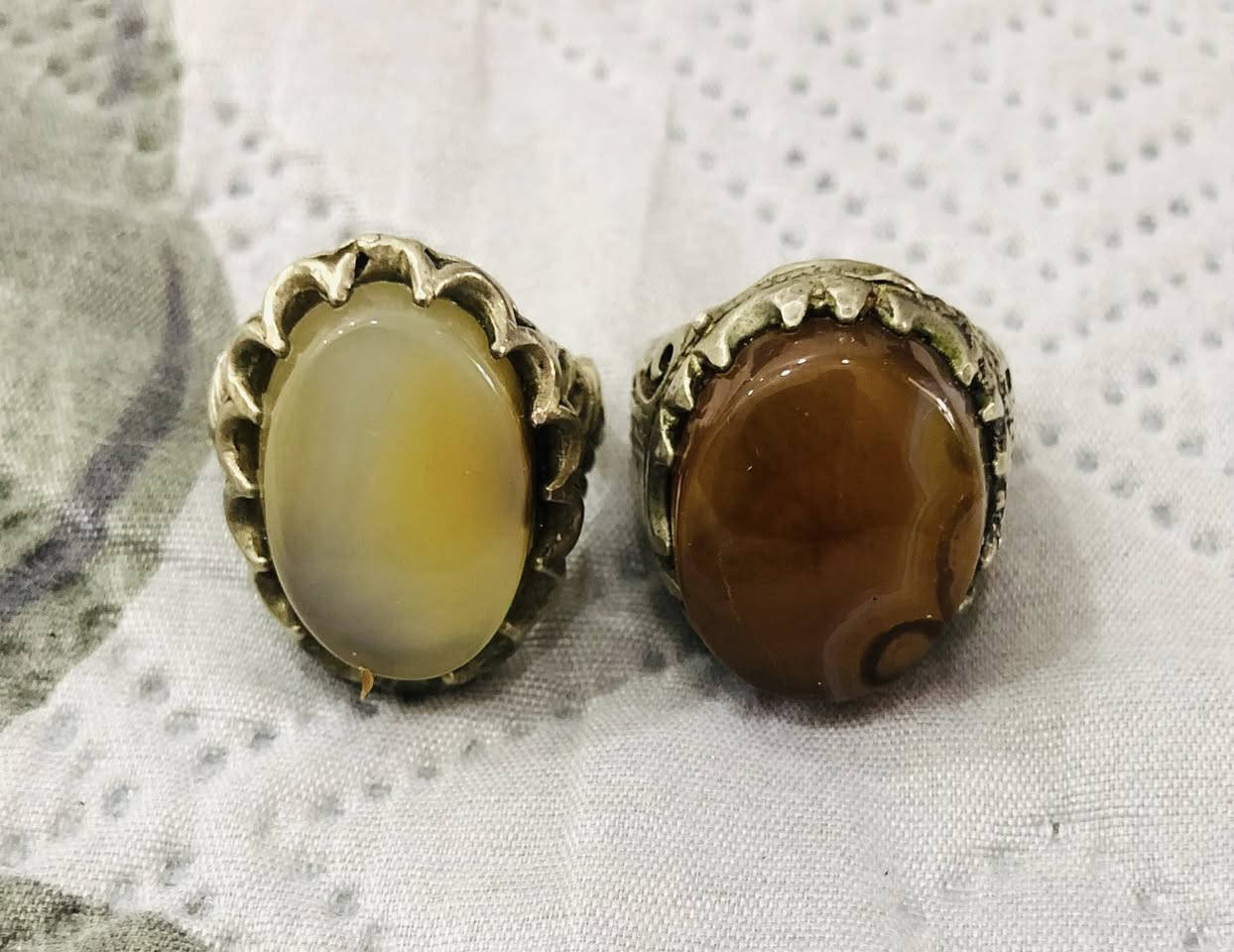 السلام عليكم من رخصة الادمن عندي هذني المحابس ١٠ اريد مراوس بطيور حب مكان بغداد الدوره ***********
