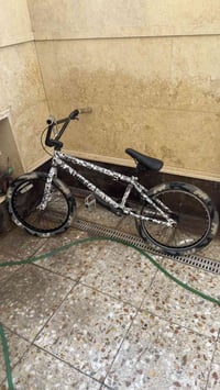 بايسكل bmx مال حركات نظيف وجديد بعده مستعمل قليل جداً السعر 120  للاست...