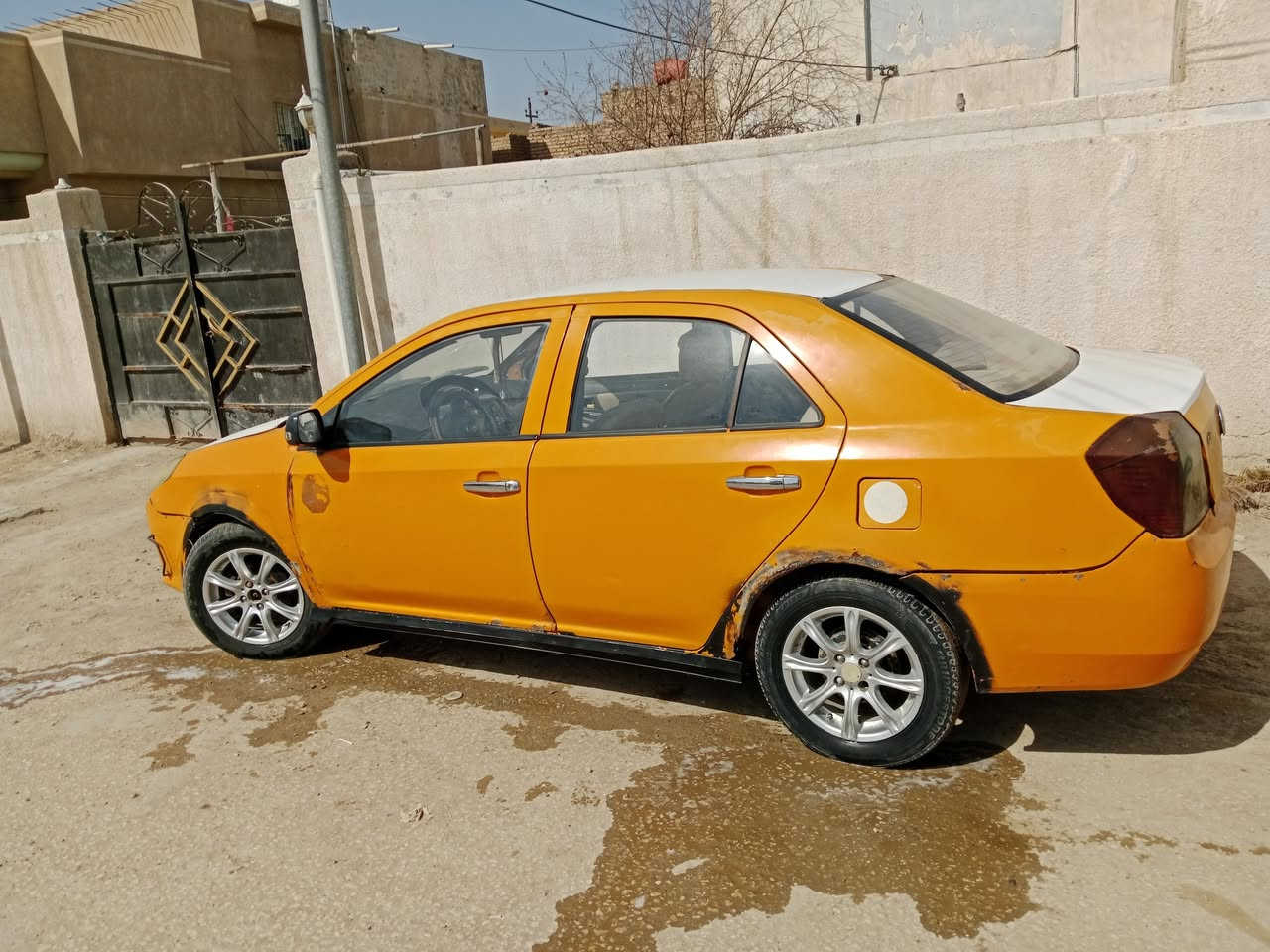 السلام عليكم للبيع أم كي موديل 2011 سيارة جاهزه كير مكينة حداديه كله جاهزة مكفوله من الضربه بيه صبغ مكانات سنويه جديدة السعر 22 مكانه حله الاتصال ***********
