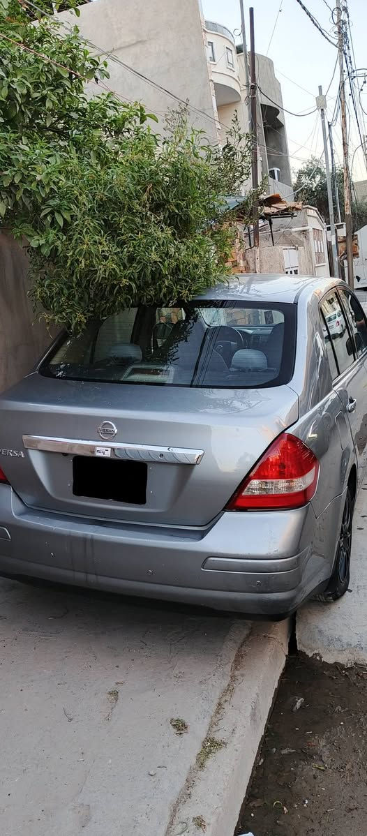 للبيع فيرسا موديل 2009 وارد امريكي بيه جاملغ جهته السائق مصبوغ رقم بغداد انكليزي سنويه جديده شراي يتصل ***********
