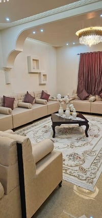 صالون عالي • ١٧ طرف • استعمال نظيف