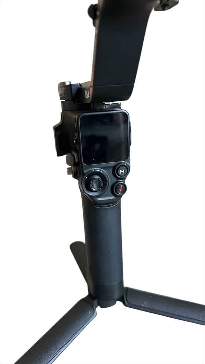 السلام عليكم 

رونن DJI RS 4 للبيع 
استخدام خفيف جداً، فقط 4 مرات
 نظافة الرونن 99% 
العنوان واسط -العزيزية 
💰 السعر خاص
للاستفسار  على  الخاص او على الرقم 
***********
