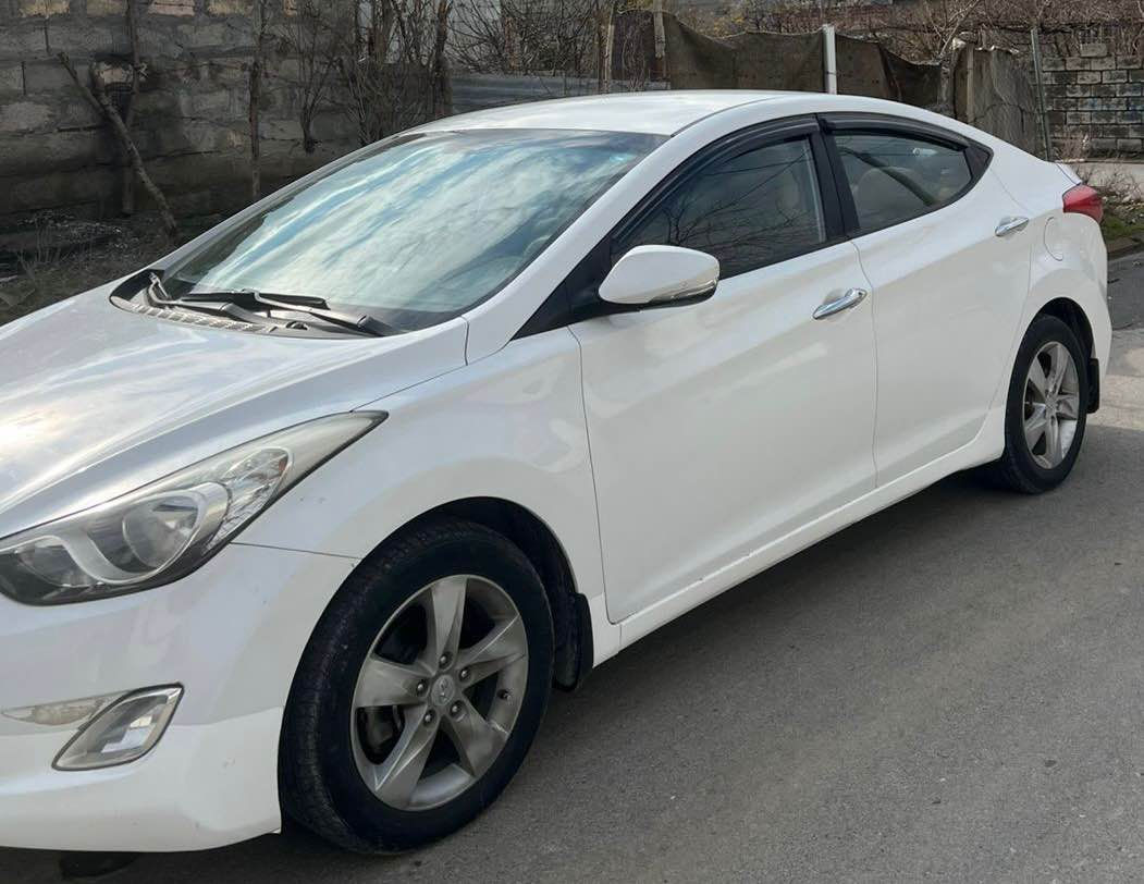 hyundai elantra 2013
هيونداى النترا موديل 2013  خليجى 
مكينة 16 ماوەی رويشتن 165 هه زار 
بي صبغه گيرو مكينه به شرته 
شوين : سوران 
موبايل : ‪‬
*********** أربيل, العراق
