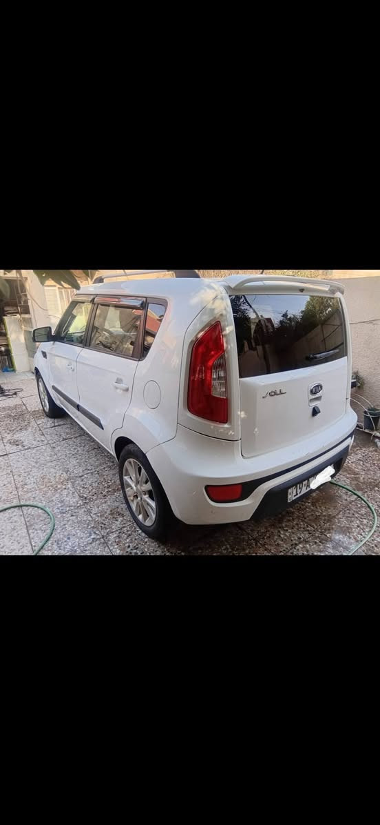 كيا صول وارد امريكي موديل 2012 شكل 2013 محرك 2000 دوش مكفوله من الضربه والصبغ والتبديل سياره ليبل واحد بيهه شويه بارد بحافه الباب وبالبنيد مسوي اشارع عي بارد بحدود شبر  سياره نضيفه وحلوه رقم كربلاء بسمي مكاني بغداد الكرخ السعر 102 الاتصال ***********
