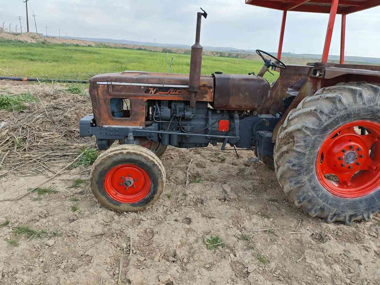 السلام عليكم عنتر 71 للبيع محرك نضيف قبل فتره جفته جهاز رفع شغال سلف باتري كهربائيات كامله سعره 3او ربع او بي مجال مكان كركوك داقوق ***********
