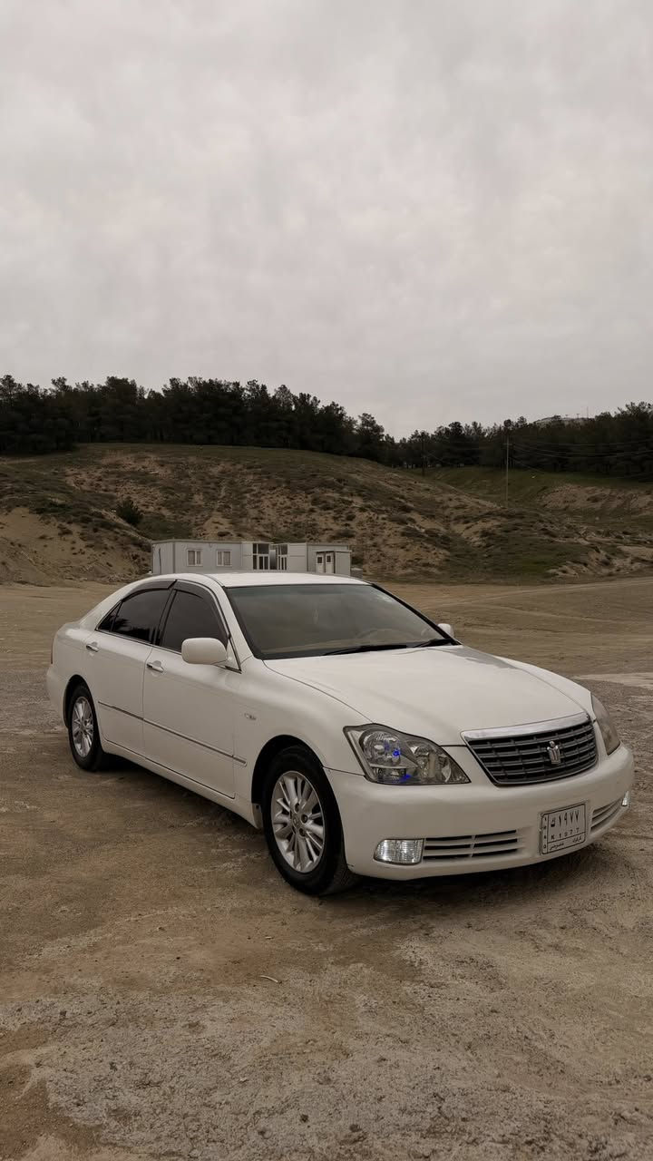 لەسەر ئیزنی ئەدمینی گوڵ 🌹
(شاهینە ٢٠٠٧ ساج مەلەکی)

١٨٠ی  مەکینە بچوکی گیڕ گەورە ئال توونی بازار
گیر مەکینە تەقەو ڕەقە بەشرت 
٢٥٠ی تەبعی مەسرەف تیا نییە ماڵی دووستە 
٢ پارچەی بۆیاخی یابانە 
بی دەعمو قرچو لیدراوی بە شەرت 
شوین سلیمانی 
***********
٧١ گەڵاو مەجالی کی زور کەم 
🤍
