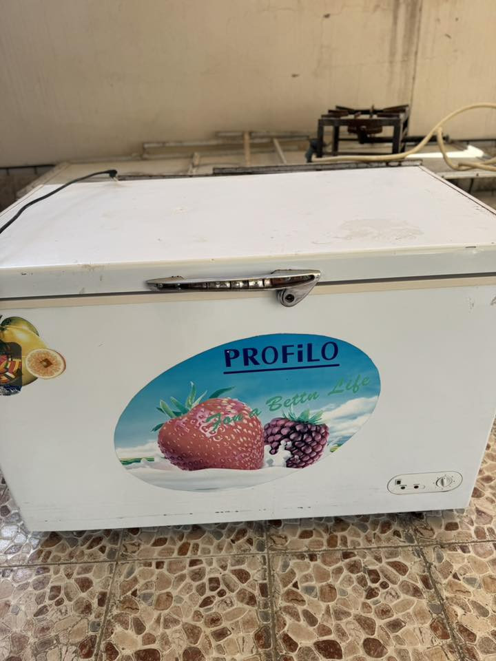 السلام عليكم مجمدة شغالة للبيع كل عيب مابيه الاتصال بالرقم ***********السعر ٢٥٠ الف
