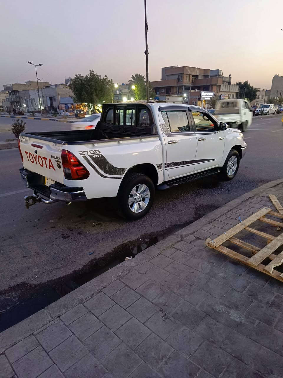 سلام عليكم للبيع بيكم هايلوكس2018كويتي شركة اساير بيهة بارد بجاملغ المامي كد اربع اصابع فقط 
بسمنة تحويل ثاني يوم اسعر250$
***********
