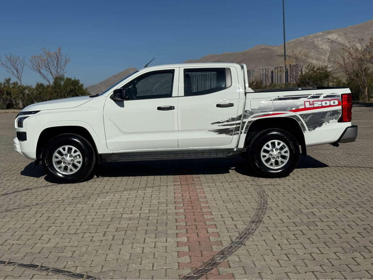 L200 2024

پيكاب ميتسوبيشي L200 2024 رةقةم سليًماني 10.000 روشتوة يةك پةلًة ساردي هةية نمونةية مالي دوستة يةك دينار مةسرةفي نية ناو بوًدي و گاعي تيًگيراوة باي 240 گةلاو معامةلةية ئةگةر موشتةري نيت بيًزارمان مةكة جوابي كوًمينت نايةمةوة ***********

ميتسوبيشي ال ٢٠٠ رةقم السليمانية موديل ٢٠٢٤ ماشي ١٠.٠٠٠ الف كيلومتر  مابي الي نقص سعرها ٢٤٠ ورقة *********** السليمانية, العراق
