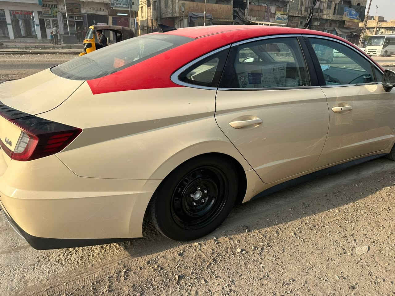 سلام عليكم سوناتا تكسي دبي سيارة اصل لون كريمي اصل ٢٠٢٣ سيارة جاهزة للخير من تخم تاير دوشمة عامة سيارة ما ناقصهة شي 
سعر 135 
***********
