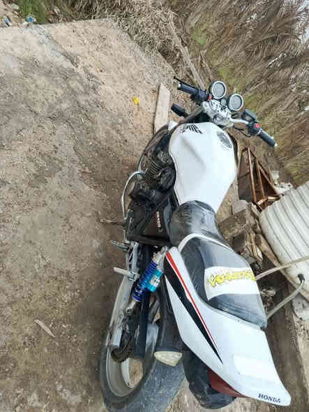 ‏دراجه سيبي فور 400 جيل اول ١٦ ولف أوراق كامله دراجه اول وثاني وثالث  بطناش دراجه مال واحد جناي مكينه وكير كفاله دراجه مابيه نقص نضافته  كدامك صورة كهربائيات كله شغاله لايت بك لايت أشاير  دشبول كله شغال

‏معدل ١٨٠ شرط  نكره بكل وقت مكان دراجه الدوانية قضاء الدغاره  السعر مليون 500  وبيهة مجال (وترهم مراوس) 

***********

‏
