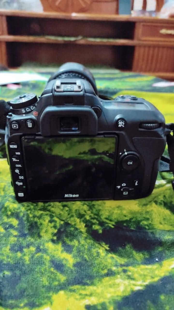 نيكون 7500 نضافه فول ومثل ماموضحً بصور ملحقاته الاصليه  vr18_140    بطاريه الاصليه حزام كتف  الكامله والكتلوك
شتر الكامرا (30)
السعر (850) وبي مجال للشراي فقط مكاني العماره ***********

