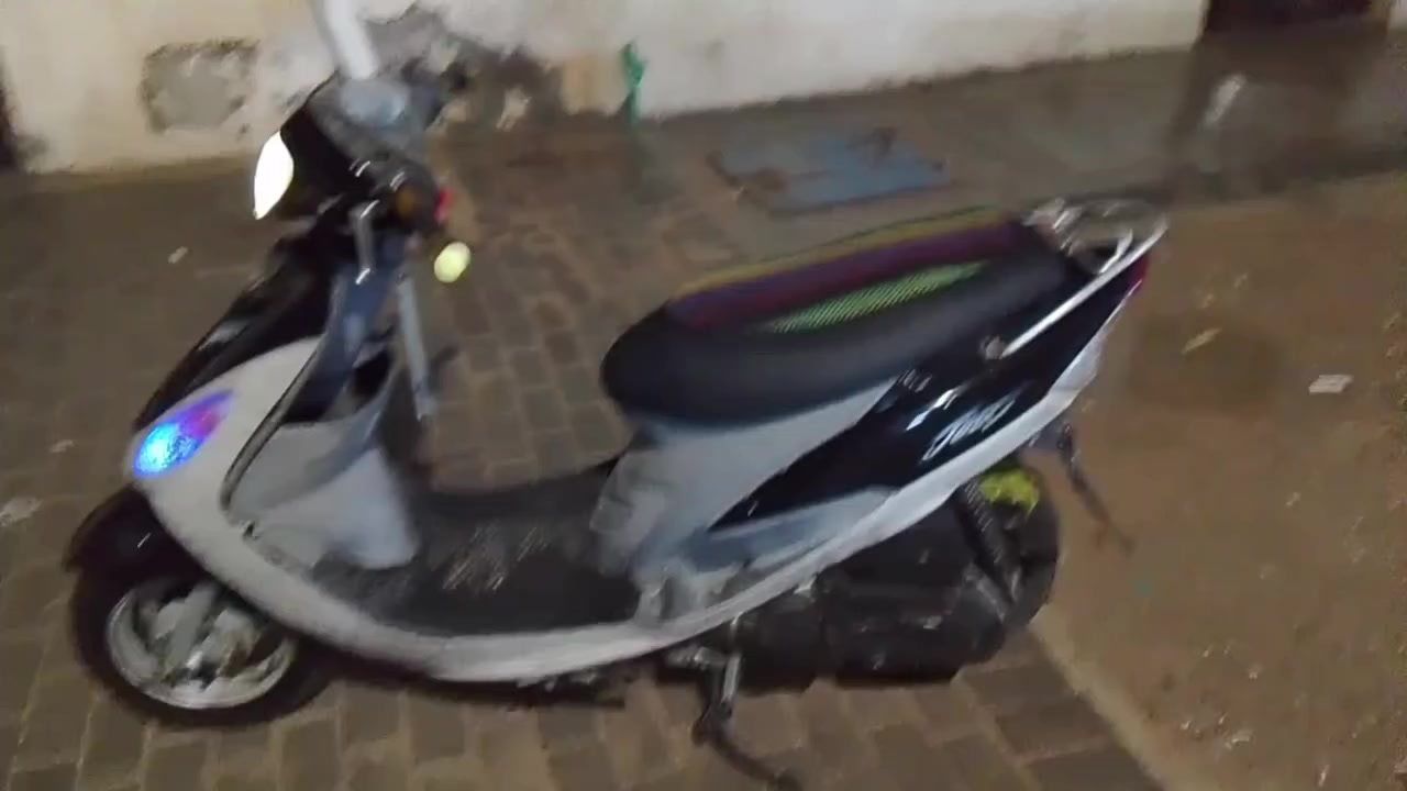 سلام عليكم شباب ماكس البيع دراجه نضيفه حلوه مال جناي الله شاهد نضيفه تخبل لا تبخر لا بيه شي   سعر 650وبيه مجال مكان الحيانيه مقابيل المحطه الكندي ***********
